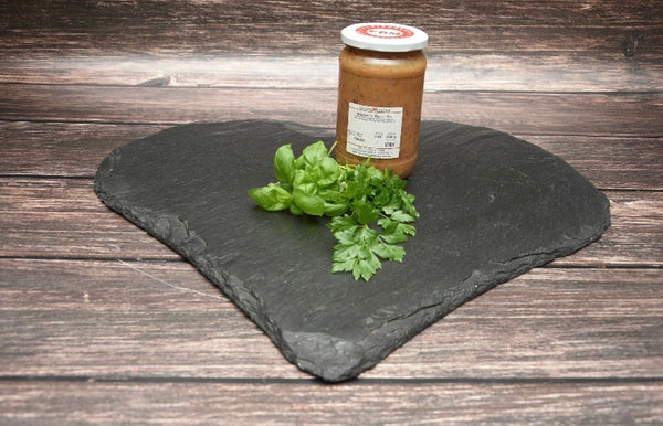 Hausgemachtes Wildgulasch mit Pilzen im Glas