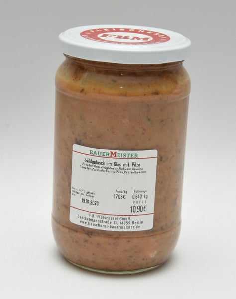 Hausgemachtes Wildgulasch mit Pilzen im Glas